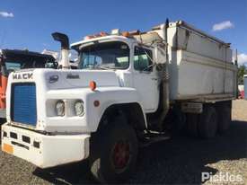 1986 Mack Value Liner - picture2' - Click to enlarge