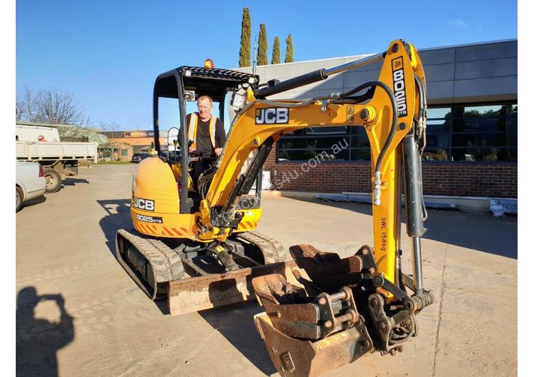 caption JCB 8025ZTS 2.5T EXCAVATOR WITH HYDRAULIC HITCH, BUCKETS LOW HOURS