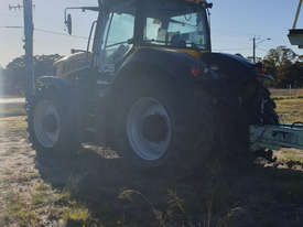 JCB FASTRAC 8310 FWA/4WD Tractor - picture2' - Click to enlarge