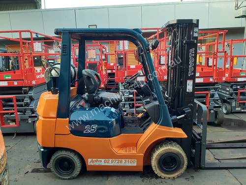 2.5 Ton Forklift Toyota Compact Container Mast 4.5m Lift Side Shift Fork Positoner