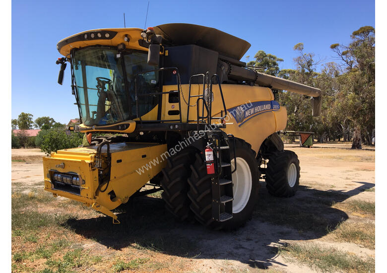 caption New Holland CR8.90 Header(Combine) Harvester/Header