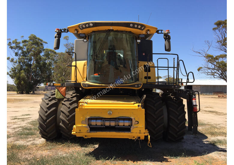 caption New Holland CR8.90 Header(Combine) Harvester/Header