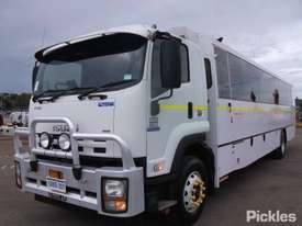 2011 Isuzu FVR1000 - picture2' - Click to enlarge