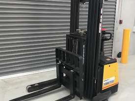 1.4T Battery Electric Walkie Reach Stacker - picture2' - Click to enlarge