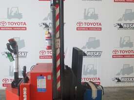 Raymond RRS30 stacker in good condition - picture0' - Click to enlarge