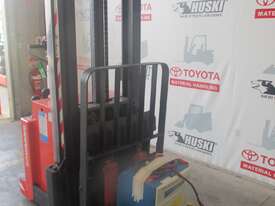 Raymond RRS30 stacker in good condition - picture1' - Click to enlarge