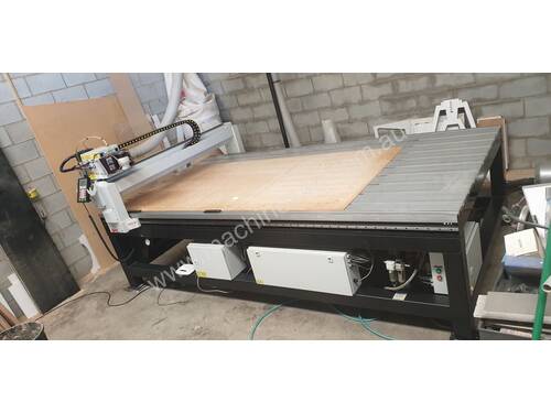 Multicam SR2515vi CNC router 2500 x 1500 bed