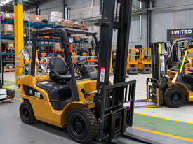 CAT 2.5T LPG Forklift with 2-Stage Mast - picture0' - Click to enlarge