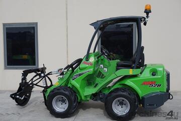 Avant 528 ArborPro Articulated Mini Loader w Telescopic Boom for Arborists