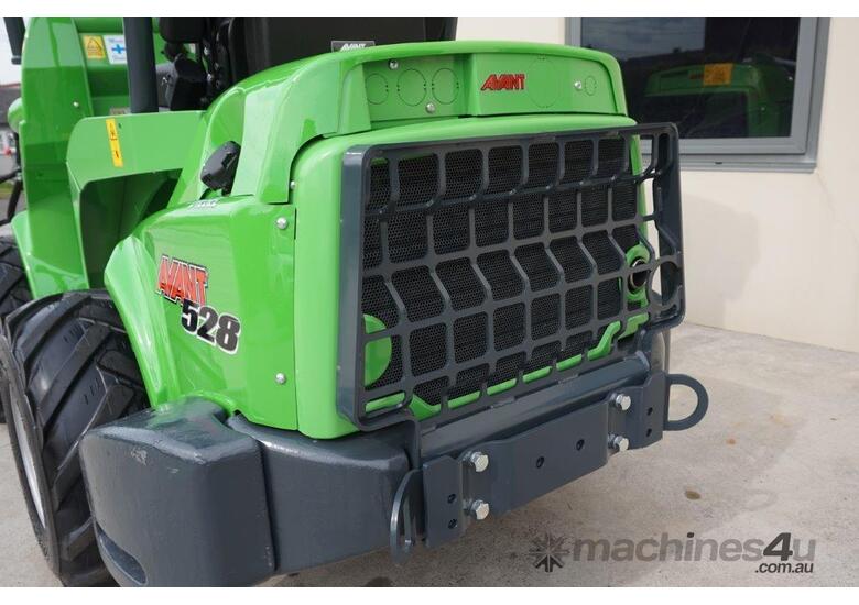 Avant 528 ArborPro Articulated Mini Loader w Telescopic Boom for Arborists