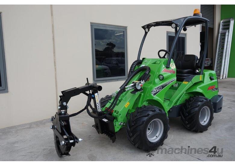 Avant 528 ArborPro Articulated Mini Loader w Telescopic Boom for Arborists
