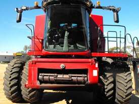 CASE IH 7230 + 3152 Combine & Front - picture0' - Click to enlarge