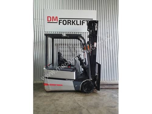 TCM 1.8T 3 Wheel Electric Forklift with new $5,000 battery! - Hire