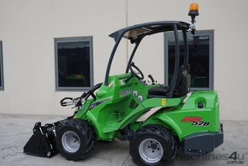 Avant 528 Articulated Mini Loader w Telescopic Boom and 4-in-1 Bucket