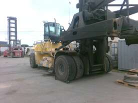 40.0T Diesel Laden Container Handler - picture0' - Click to enlarge