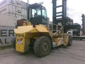 40.0T Diesel Laden Container Handler - picture0' - Click to enlarge