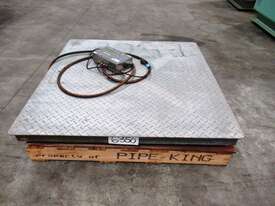 Platform Scales, Capacity: 1,500kg - picture0' - Click to enlarge