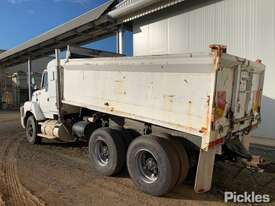 1992 Ford L9000 - picture2' - Click to enlarge
