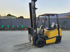 Forklift 1.8T Yale - picture1' - Click to enlarge