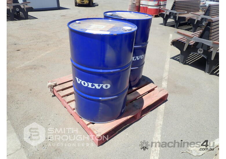 Used 2 X 208 LITRE DRUMS VOLVO WET BRAKE OIL Earthmoving Parts in