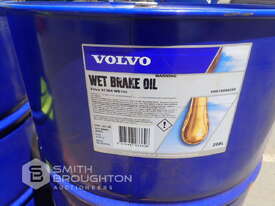 2 X 208 LITRE DRUMS VOLVO WET BRAKE OIL - picture2' - Click to enlarge