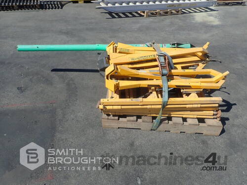 PALLET COMPRISISNG OF PERSONNEL RETRIEVAL SYSTEM