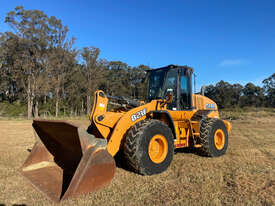 CASE 821F Loader/Tool Carrier Loader - picture0' - Click to enlarge