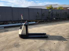 Forklift 1.6T Crown Pallet Truck - picture0' - Click to enlarge