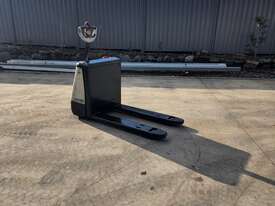 Forklift 1.6T Crown Pallet Truck - picture0' - Click to enlarge