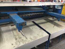 2400mm Bed Guillotine - picture0' - Click to enlarge