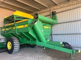 2015 Grain King Trufab 25T Tramliner Grain Carts - picture0' - Click to enlarge