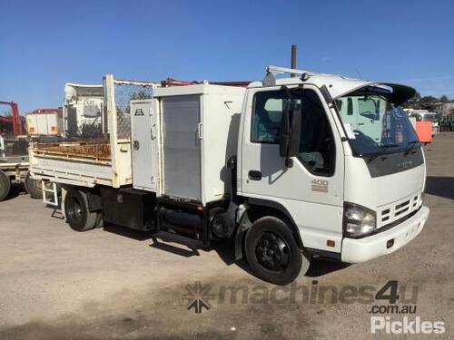 2007 Isuzu NPR 400