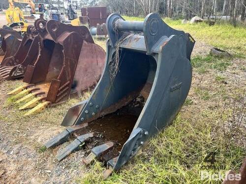 Hyundai Excavator Digging Bucket, 900mm