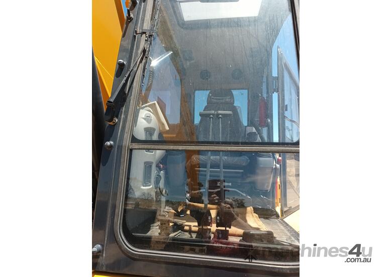 caption 2021 LIUGONG CLG 925 E EXCAVTOR