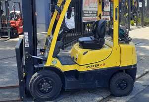 ACTIVE FORKLIFTS - 2009 Hyster Forklift for sale- 4.5m mast solid tyres side shift