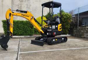 U17 Yuchai Mini Excavator 1.7T - Inc 3 Buckets