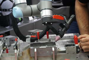 Robotic Welding Cell from Cincinnati