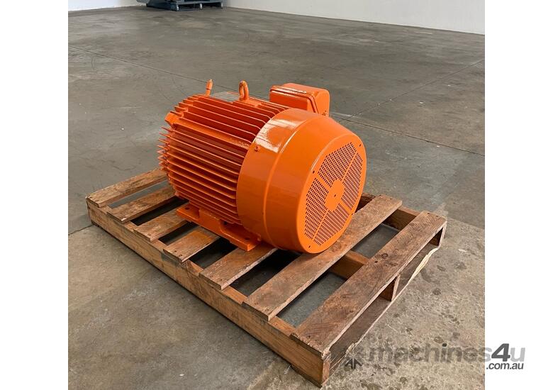 caption 30 kw 40 hp 4-pole 1480 rpm 415v 200L frame IP56 Mining AC Electric Motor Toshiba Model TSH01 Unused