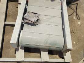 Large vibrating vibratory shaker table and conveyor belt   - picture2' - Click to enlarge