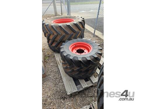 Michelin Tyres & Rims: 11 x 16 + 420/70 R 24