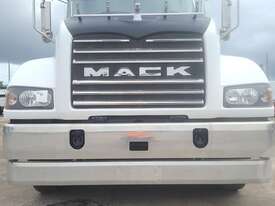 Mack Metroliner - picture0' - Click to enlarge