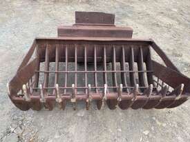 20t excavator shaker bucket,sieve bucket 75mm pins 1400mm - picture0' - Click to enlarge