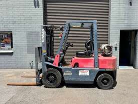 Used Nissan 2.5t LPG Forklift - picture0' - Click to enlarge