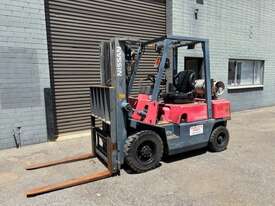 Used Nissan 2.5t LPG Forklift - picture1' - Click to enlarge