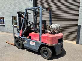 Used Nissan 2.5t LPG Forklift - picture0' - Click to enlarge