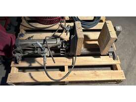 Air Operated Clamp - picture0' - Click to enlarge