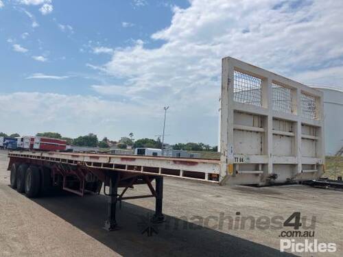 1981 Fruehauf 40ft Tri Axle Flat Top Trailer