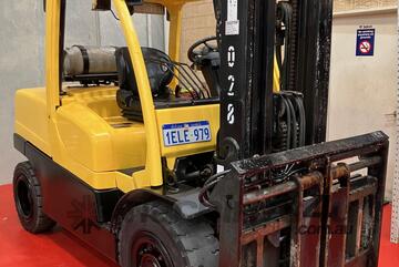 2016 HYSTER H5.0FT 5 TON LPG FORKLIFT / FORK POSITIONER / SIDESHIFT / 4,854 LOW HOURS