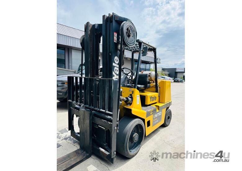 caption YALE 7T CONTAINER MAST HEAVY DUTY COMPACT LPG FORKLIFT SIDE SHIFT