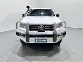 2017 Toyota Hilux SR Diesel (Ex Defence) - picture0' - Click to enlarge